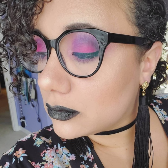 Meet your Posher, Adriane - Picture 2 of 2